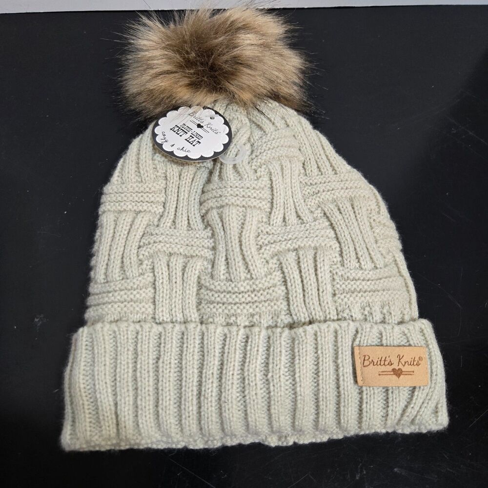 NWT Britts Knits Womens Cream Knit fleece Lined Beanie Hat Fur Pom Pom gorpcore